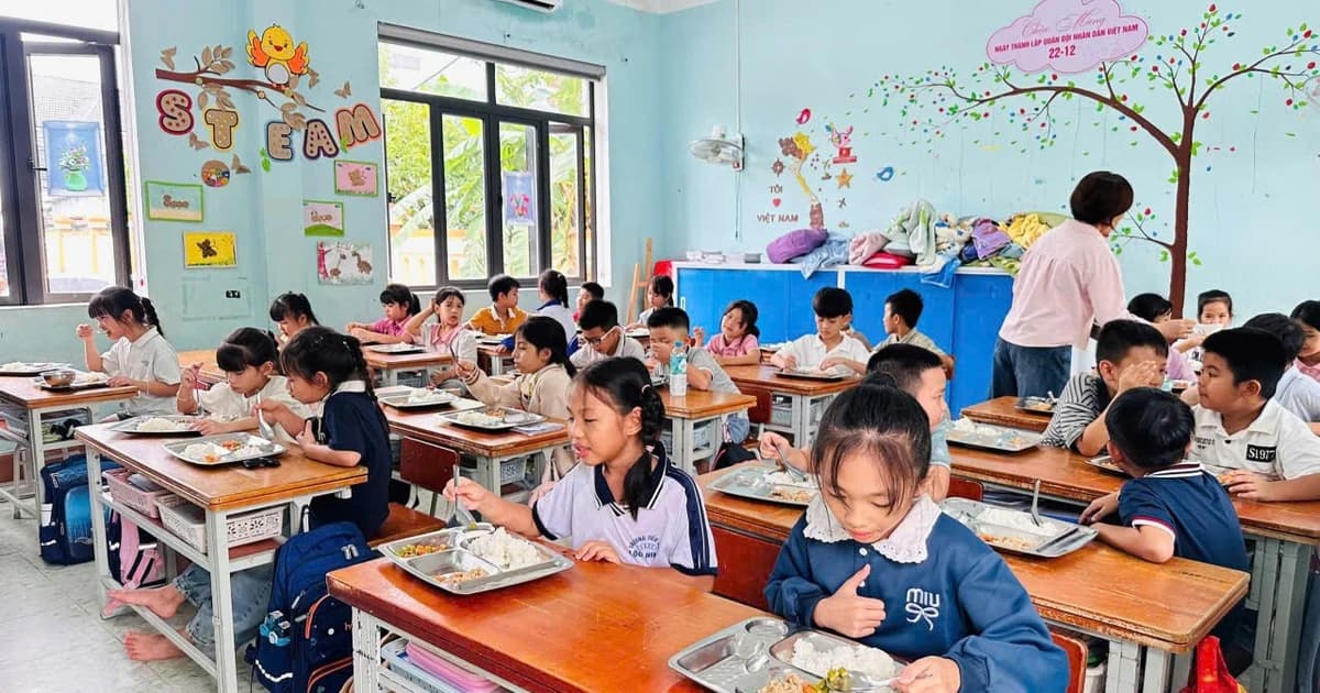 Hiệu trưởng gửi giấy mời phụ huynh tham gia giám sát đột xuất công tác bán trú