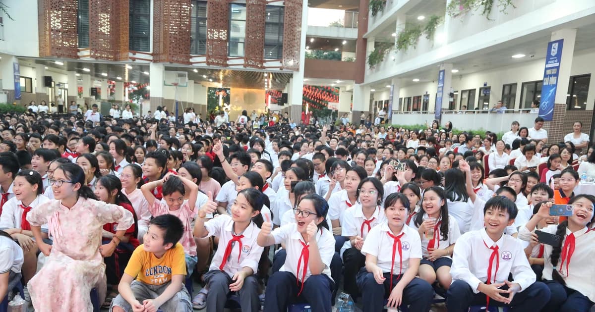 Vui Tết Trung thu, thêm gắn bó với bạn bè và mái trường