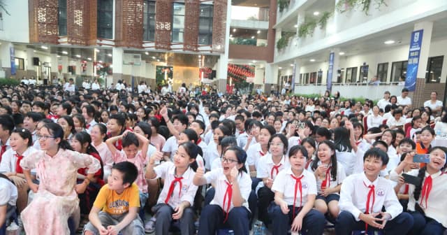Vui Tết Trung thu, thêm gắn bó với bạn bè và mái trường