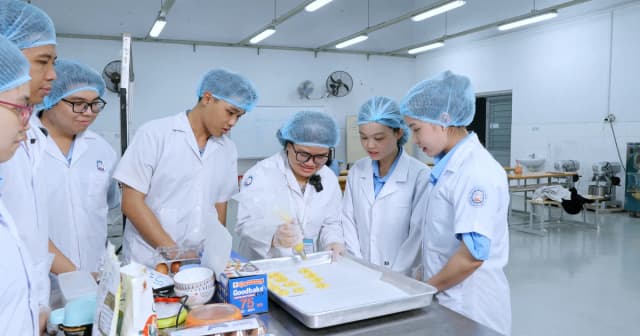 Gắn kết doanh nghiệp, tiếp sức sinh viên nghèo học nghề vươn lên