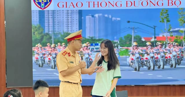 Tạo dựng nét đẹp văn hóa giao thông cho học sinh Thủ đô