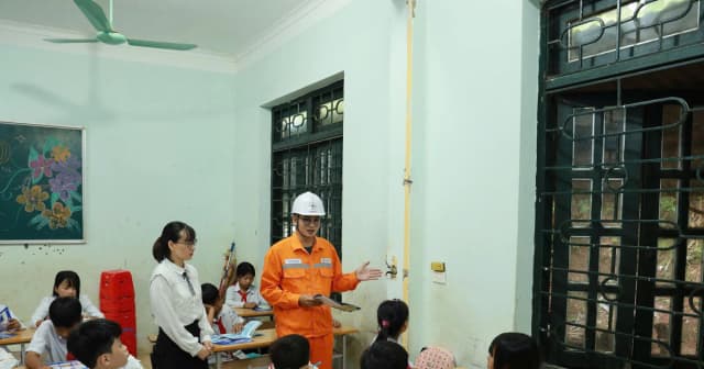 Học sinh Mường Pồn nâng cao kỹ năng sử dụng điện an toàn