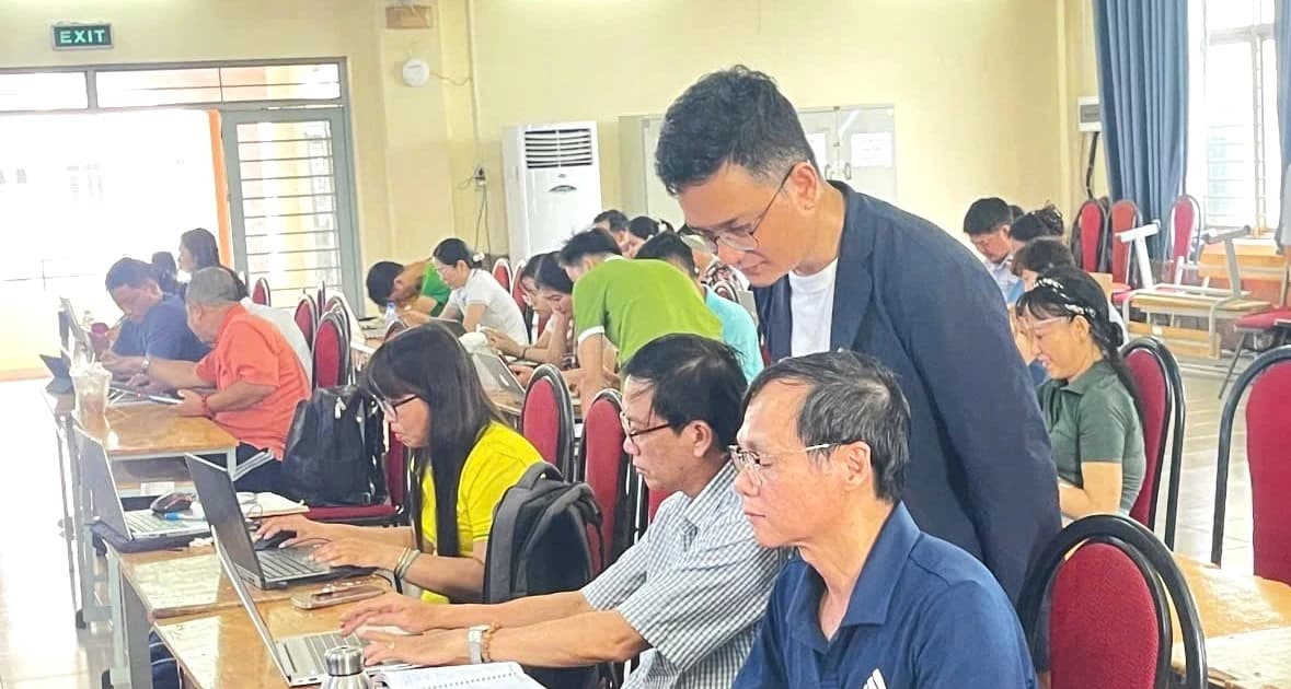 Bồi dưỡng đội ngũ, chủ động bắt nhịp chuyển đổi số