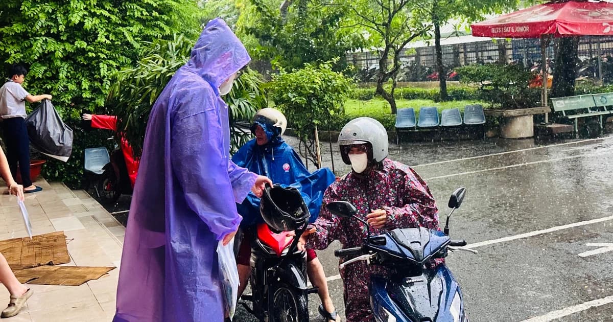 TPHCM tăng giải pháp bảo đảm an toàn cho học sinh trên đường đến trường