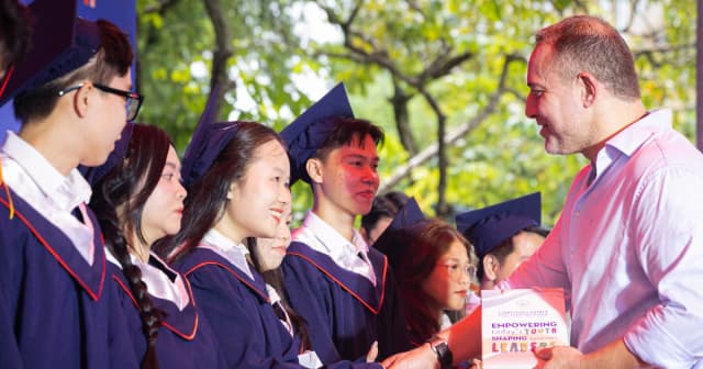 Trao cơ hội để sinh viên trả lời câu hỏi 'Đang trở thành người thế nào?'