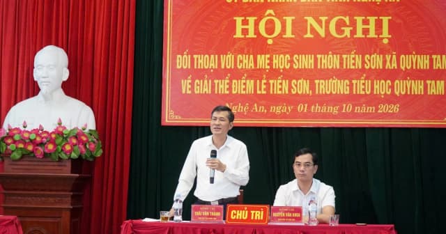 Lãnh đạo tỉnh Nghệ An đối thoại với phụ huynh về sáp nhập điểm lẻ Tiến Sơn