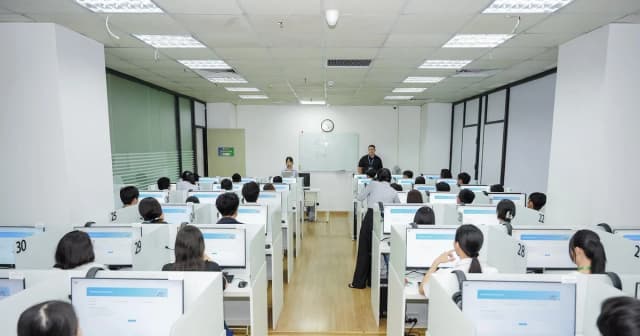 Giải pháp nào để chuẩn hóa năng lực số cho học sinh trong thời đại AI?
