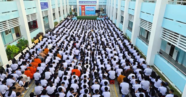 Trung tâm GDTX Cà Mau tuyên truyền, giáo dục pháp luật ATGT cho học viên