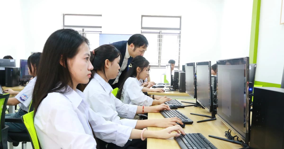 Mở ‘cánh cửa số’ cho học sinh vùng nông thôn
