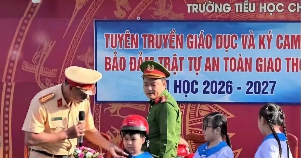 Công an An Giang trang bị kiến thức ATGT cho học sinh Tiểu học
