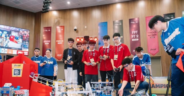 Học sinh Việt Nam tranh tài thi robotics, hướng tới giải vô địch thế giới tại Mỹ