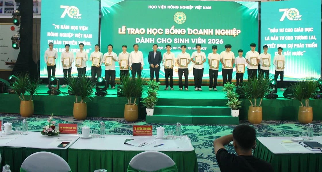 Hơn 300 sinh viên Học viện Nông nghiệp Việt Nam được nhận học bổng doanh nghiệp