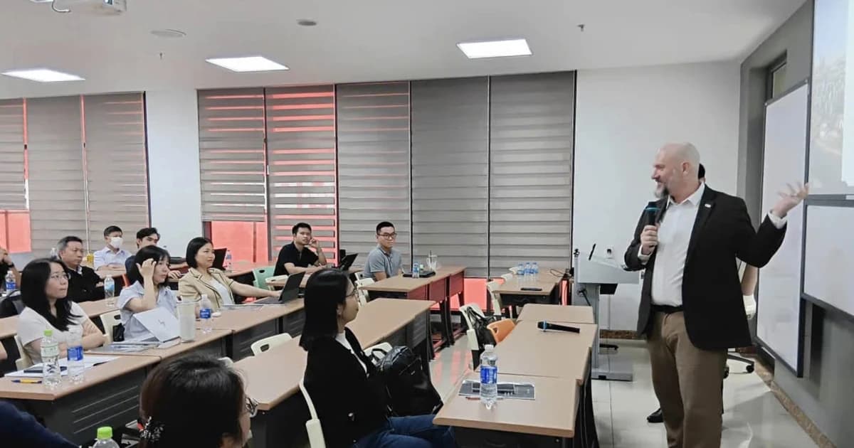 Kỳ 1: Từ giảng đường đến những bài toán của thành phố
