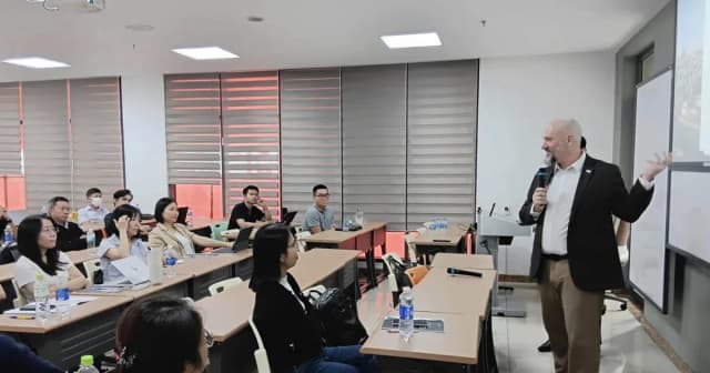 Kỳ 1: Từ giảng đường đến những bài toán của thành phố