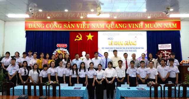Học trung cấp nghề song song chương trình THPT: Mô hình 2 trong 1, đa tiện ích