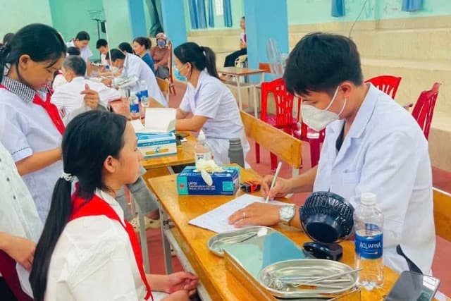 Quảng Trị đãi ngộ đào tạo sinh viên y khoa, hỗ trợ 100% học phí học tập