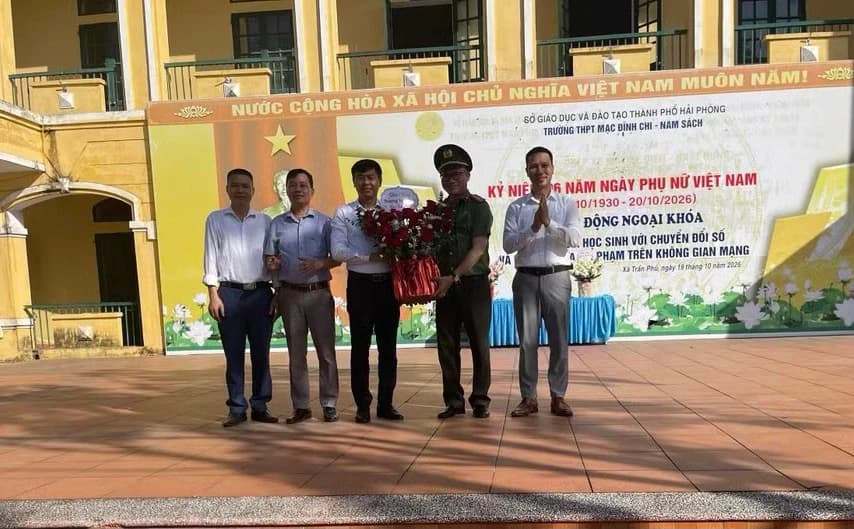 Giúp học sinh nhận diện cạm bẫy, tự bảo vệ trên không gian mạng