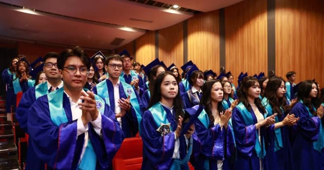 Bộ GD&ĐT siết chuẩn đầu ra, kiểm soát nguy cơ lạm phát điểm số đại học