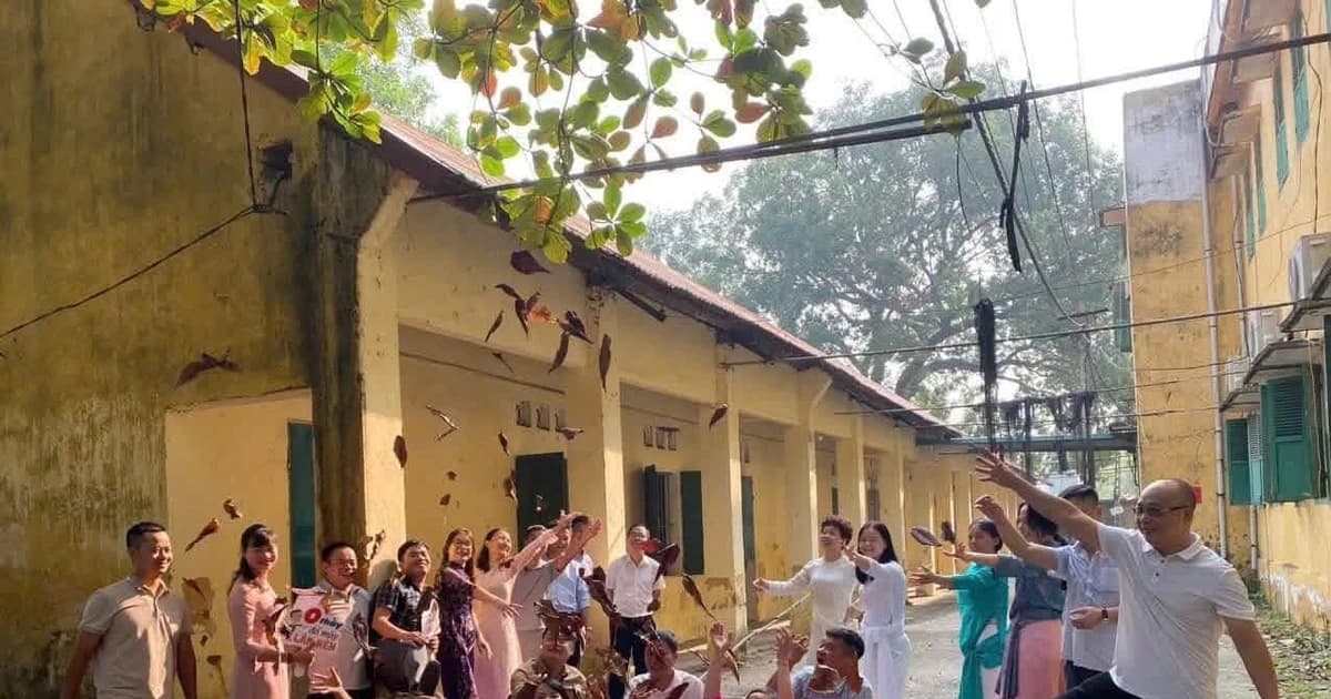 Những ký ức thân thương khó phai mờ bên mái trường THPT Hoài Đức A