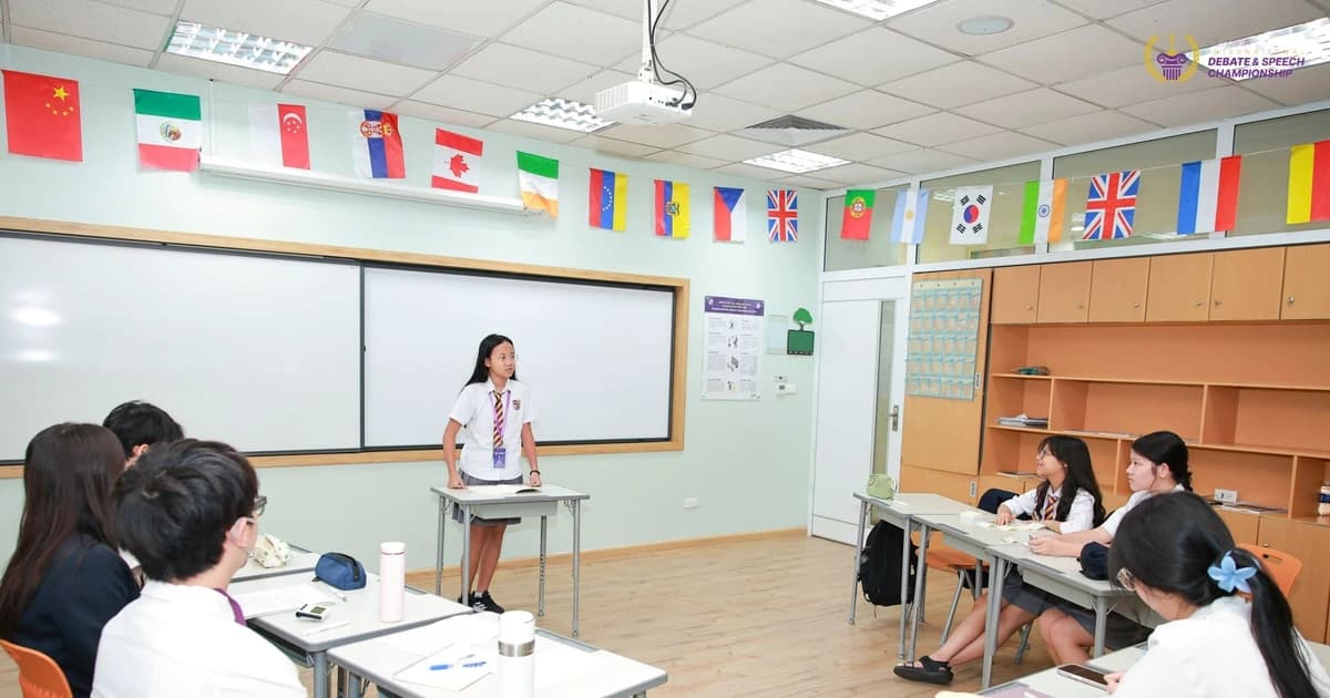 Học sinh trung học chinh phục sân chơi tranh biện, hùng biện bằng tiếng Anh