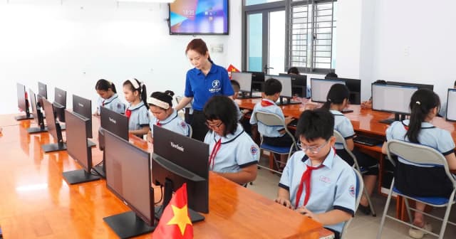 Giáo viên định hướng học sinh ứng dụng AI để phát triển năng lực tự học