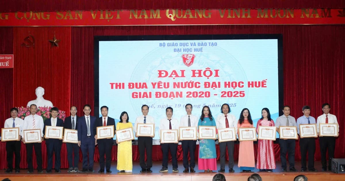 Đại học Huế khen thưởng nhiều tập thể, cá nhân xuất sắc trong thi đua yêu nước