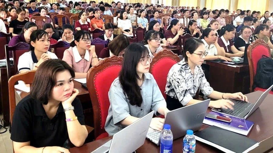 Gần 1.000 giáo viên ở Tuyên Quang tập huấn ứng dụng trí tuệ nhân tạo