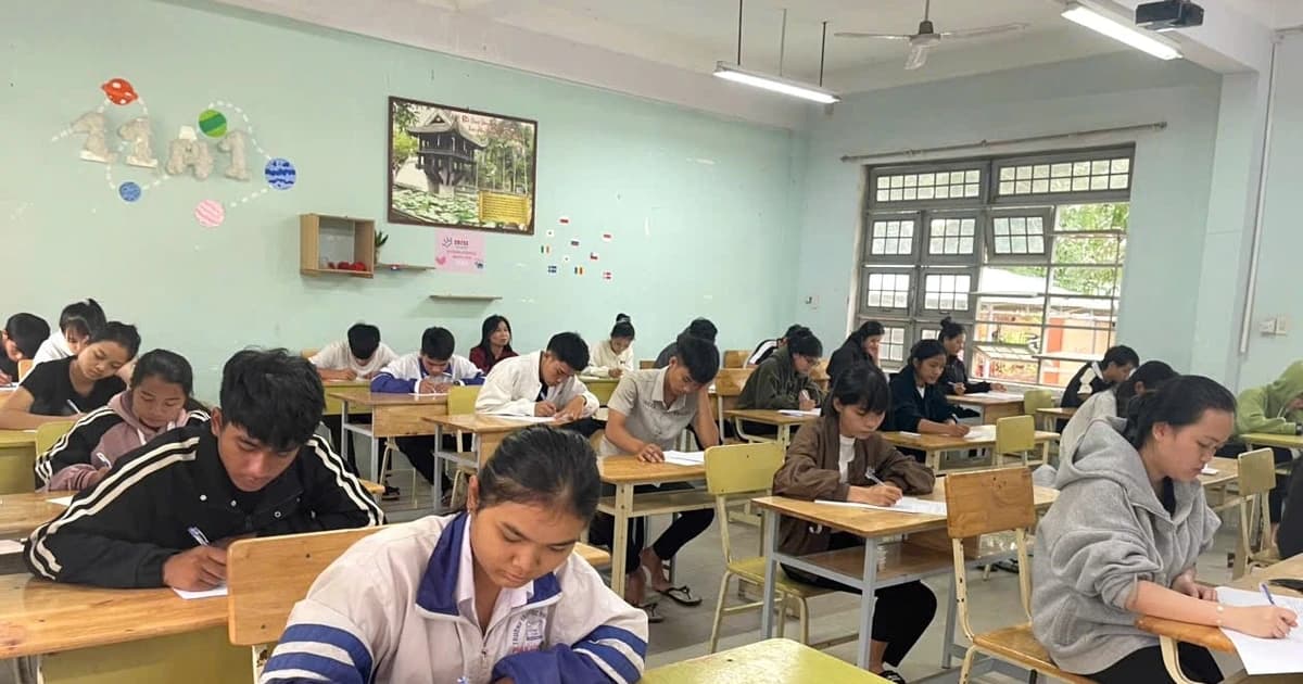 Hơn 1 tỷ đồng hỗ trợ học sinh Gia Lai và Kon Tum thi tốt nghiệp