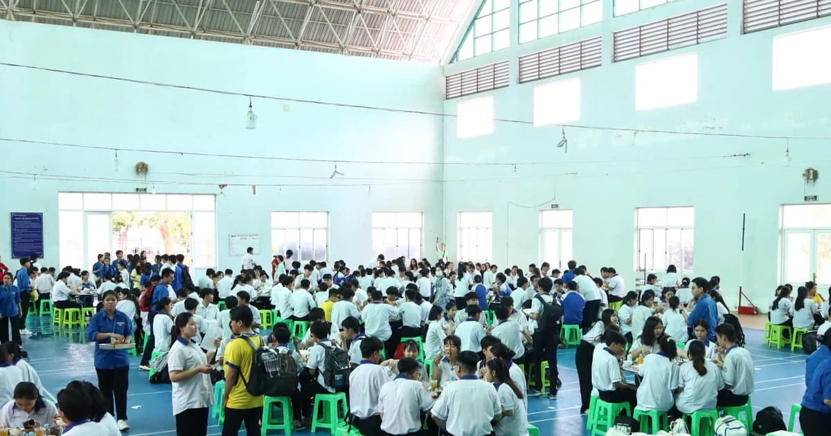 Hơn 1.200 suất ăn trưa hỗ trợ thí sinh thi tốt nghiệp THPT tại Cần Thơ