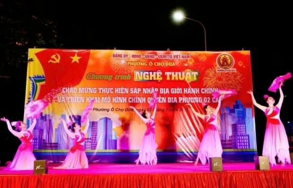 Tưng bừng chương trình nghệ thuật mừng chính quyền 2 cấp