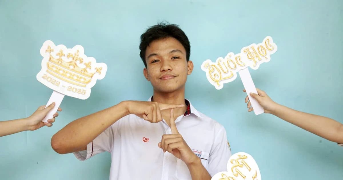 Nam sinh điểm cao nhất khối A00 tại Huế ‘bật mí’ bí quyết học tập và rèn luyện