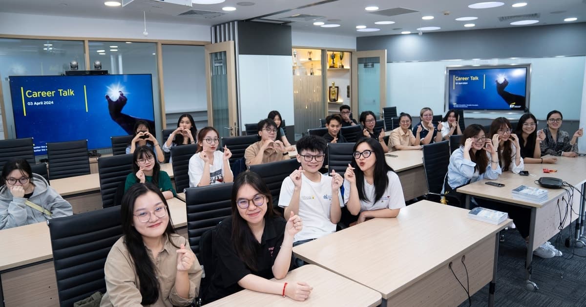 Chọn ngành bền vững giữa kỷ nguyên AI: Quản trị Nhân lực tại HSU - 95% sinh viên có việc làm trước khi ra trường