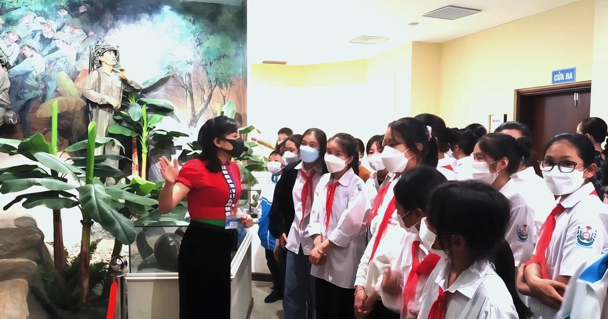 Gieo lòng yêu nước từ tri ân và trải nghiệm lịch sử