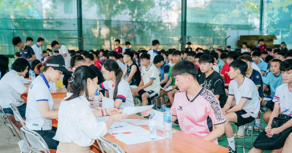 Tuyển bổ sung lớp 10 tại TP Hồ Chí Minh: Trường ‘trắng hồ sơ’, trường ‘vỡ trận’ vì hồ sơ vượt chỉ tiêu