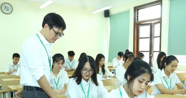 Sinh viên Học viện Nông nghiệp Việt Nam bức xúc vì bị 'buộc' sinh hoạt câu lạc bộ 2 năm mới đủ điều kiện ra trường