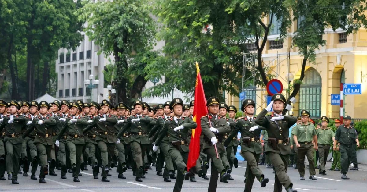 Gần 3.000 cán bộ, chiến sĩ Công an Hà Nội duyệt đội ngũ và diễu hành Ngày hội Vì Thủ đô bình yên