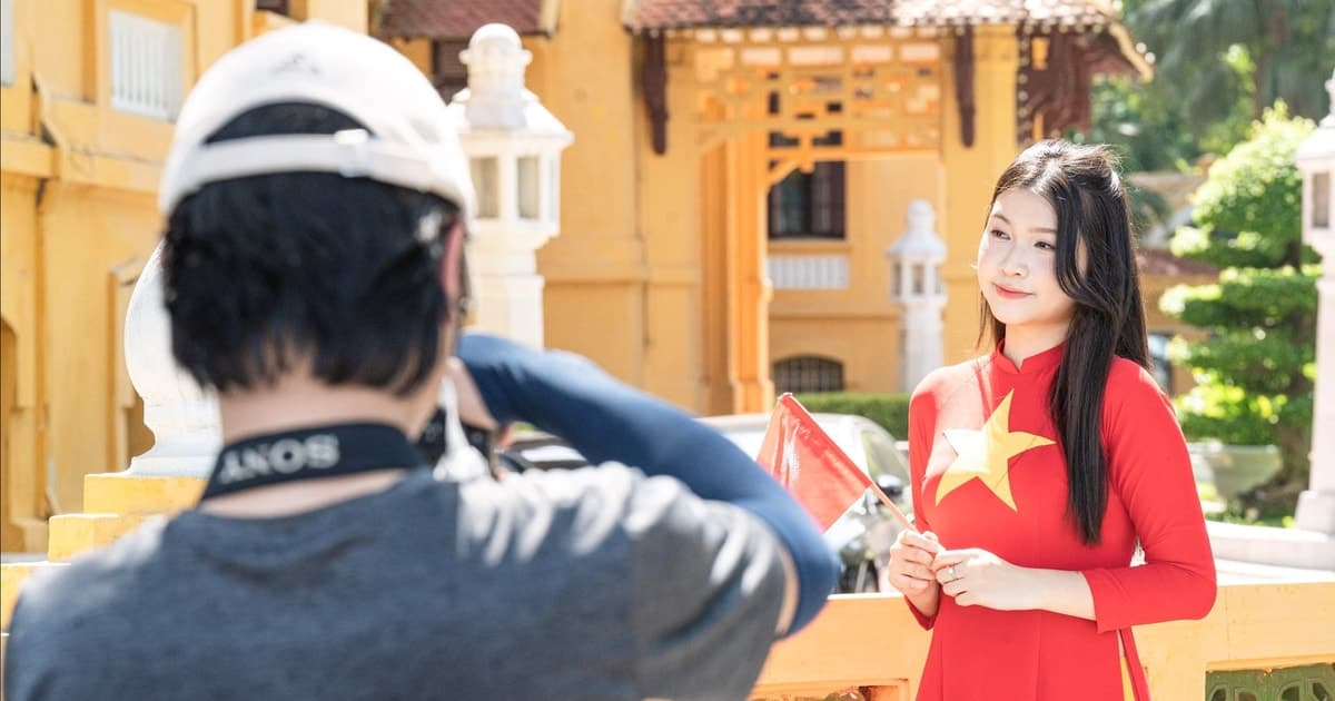 Người dân Hà Nội nô nức đổ về khu vực Lăng Bác để check-in dịp 80 năm Quốc khánh 2/9