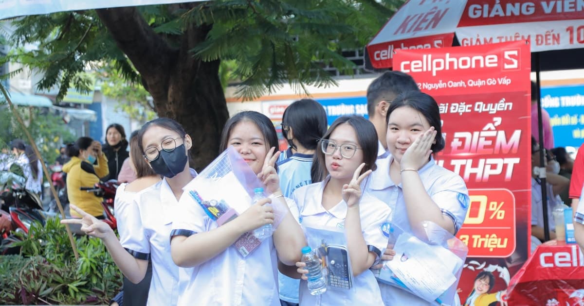 Trường đại học ngập hồ sơ xét tuyển vì IELTS thành 'vé vàng'