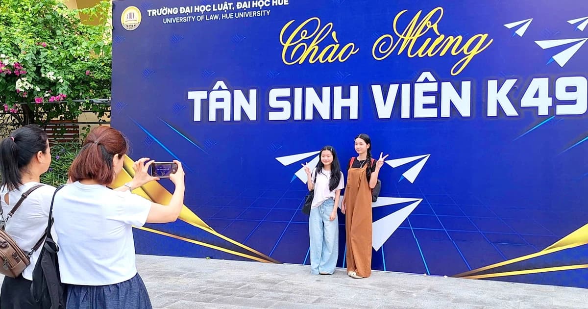 Rộn ràng ngày đầu nhập học của tân sinh viên tại TP Huế