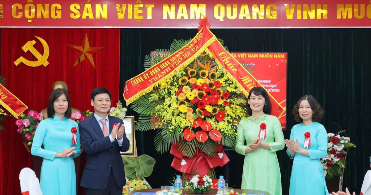 Hà Nội gắn biển công trình trường học chào mừng dịp lễ quốc khánh 2/9