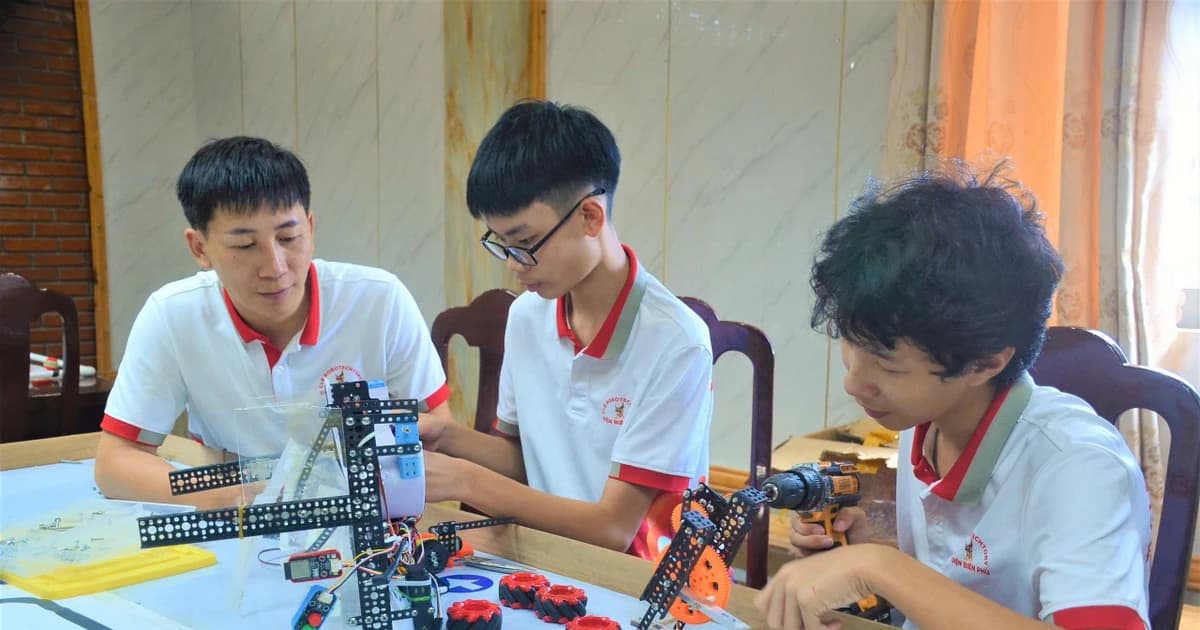 Thầy trò vùng cao khát vọng làm chủ công nghệ