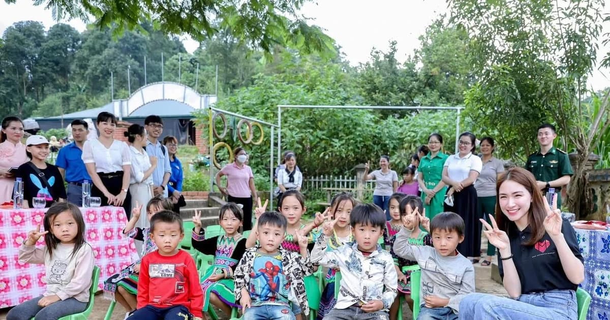 Hoà Minzy nhận nuôi ăn thêm 100 em nhỏ vùng cao