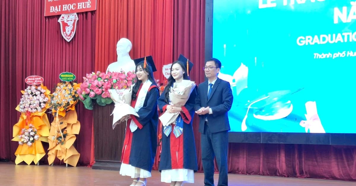 Lễ tốt nghiệp và trao bằng cho sinh viên Khoa Quốc tế, Đại học Huế