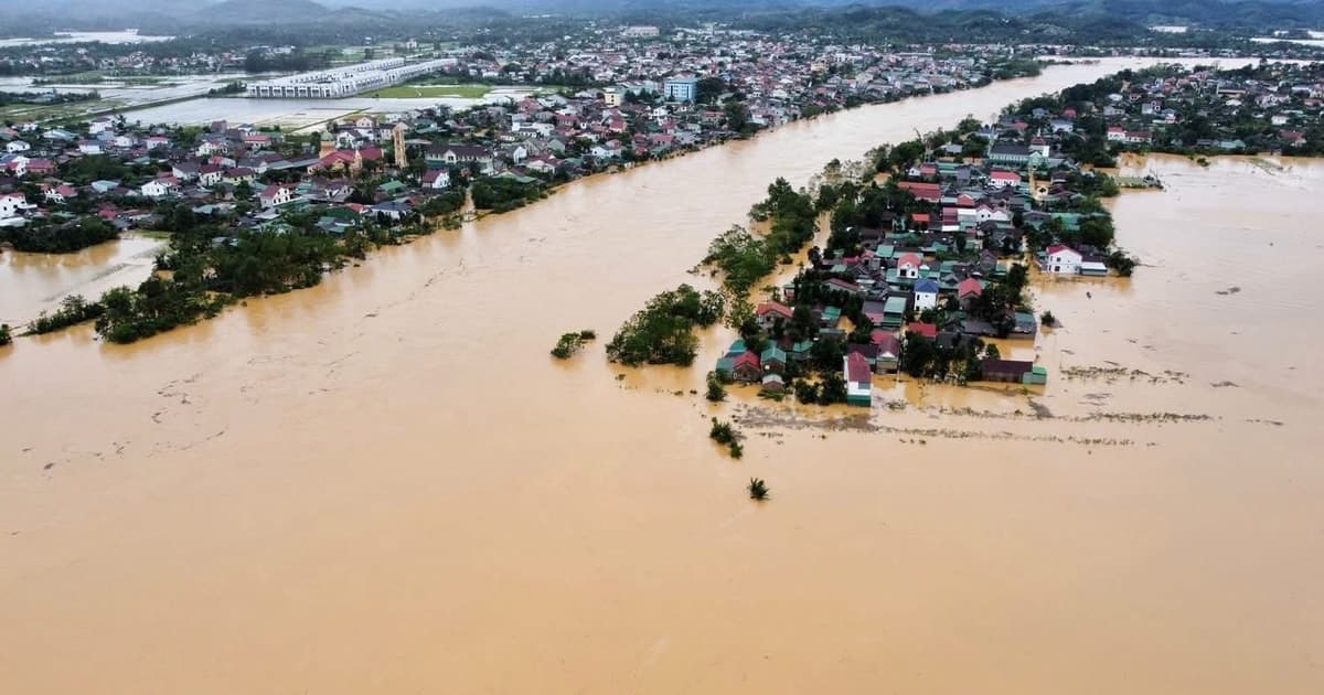 Học sinh, sinh viên tại nhiều địa phương phải nghỉ học do mưa lớn sau bão Bualoi