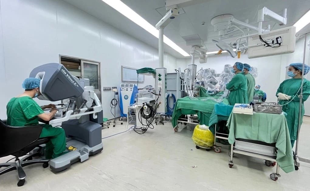 Phẫu thuật robot: Bước tiến mới trị ung thư phổi