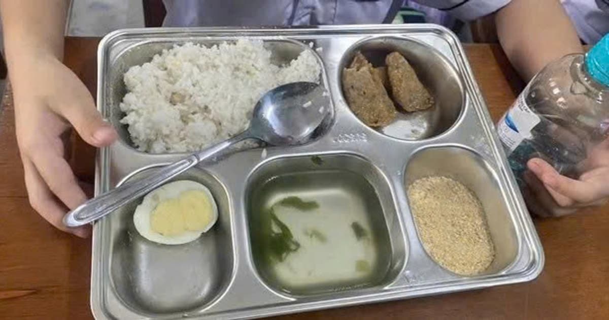 Bữa trưa bán trú 25.000 đồng gây 'bão' mạng: Hiệu trưởng nhận trách nhiệm về việc giám sát chưa chặt chẽ