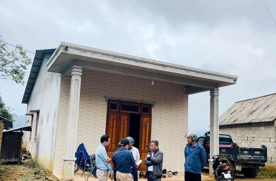 "Bản tình ca" xóa nhà tạm ở đất Huế yêu thương