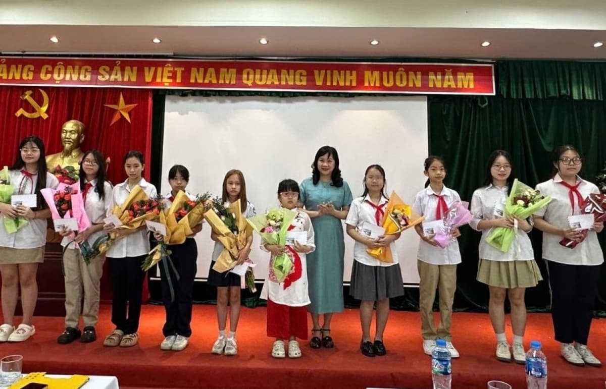 Tỷ số giới tính khi sinh tiệm cận mức cân bằng tự nhiên