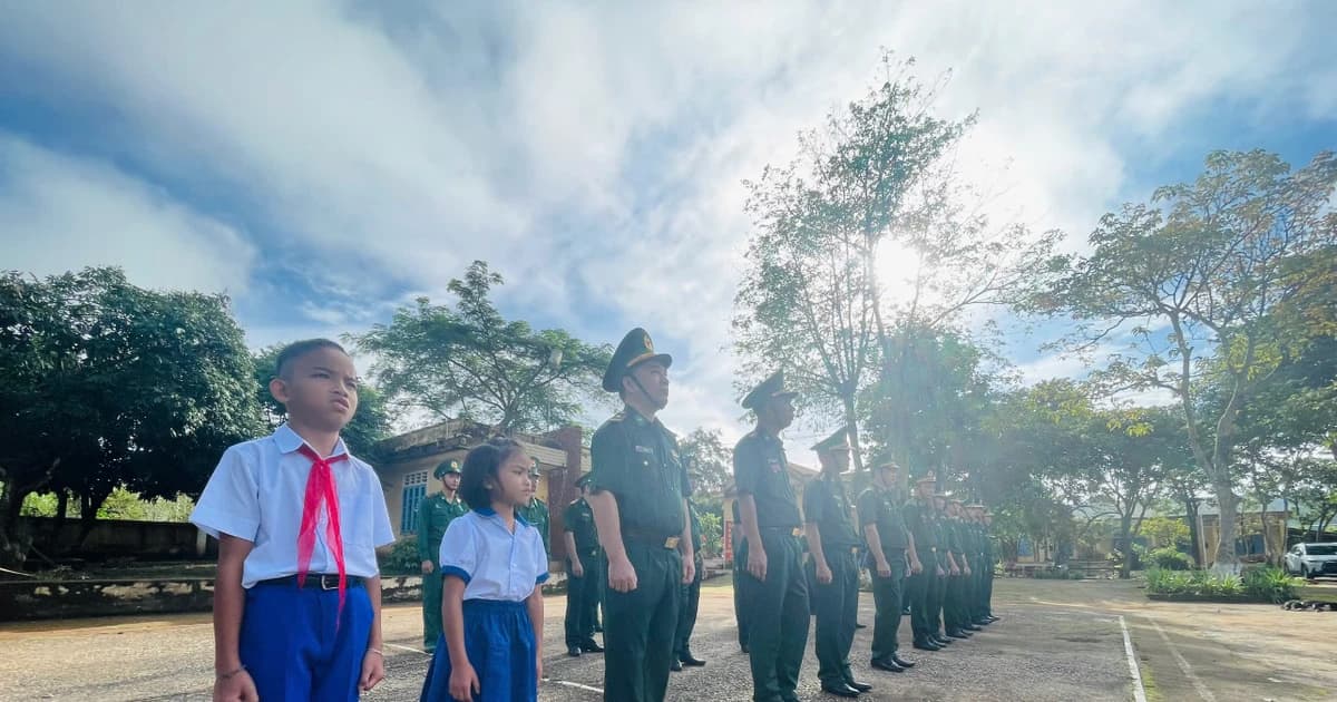 'Con nuôi' đồn biên phòng: Những 'mầm xanh' vạm vỡ