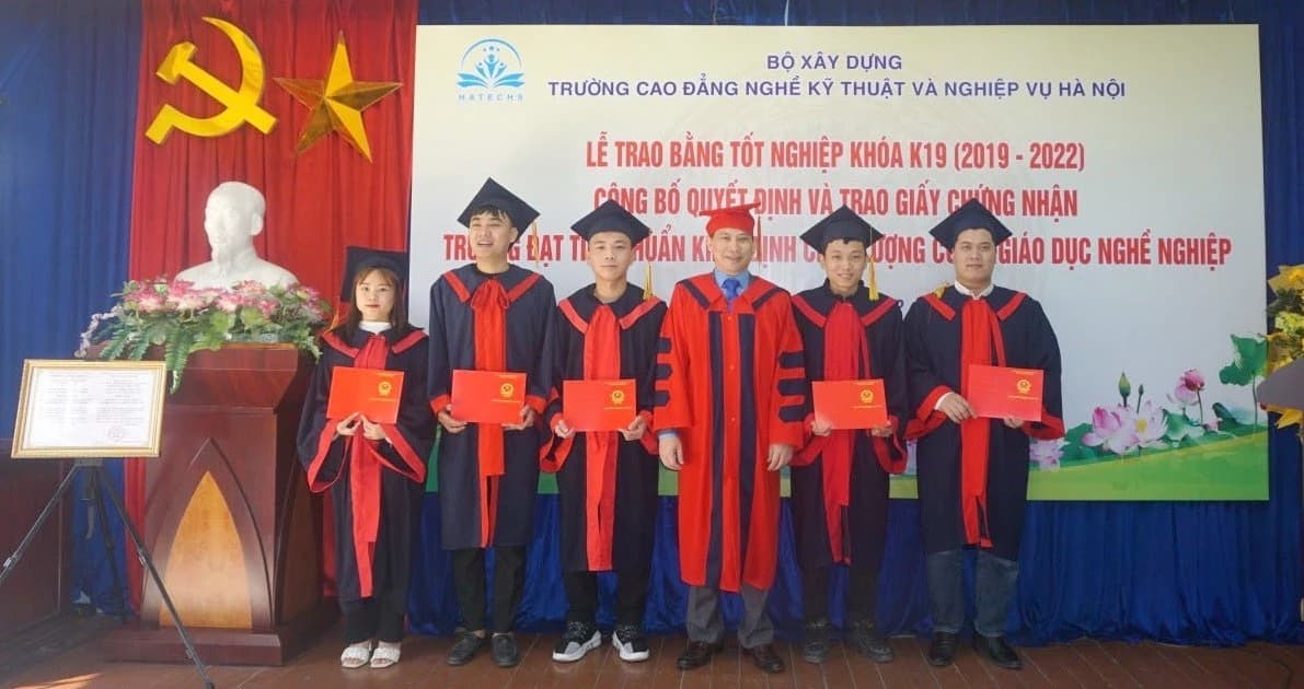 Đề xuất rút ngắn thời gian cấp bằng tốt nghiệp: Chuyển mình mạnh mẽ trong kỷ nguyên số